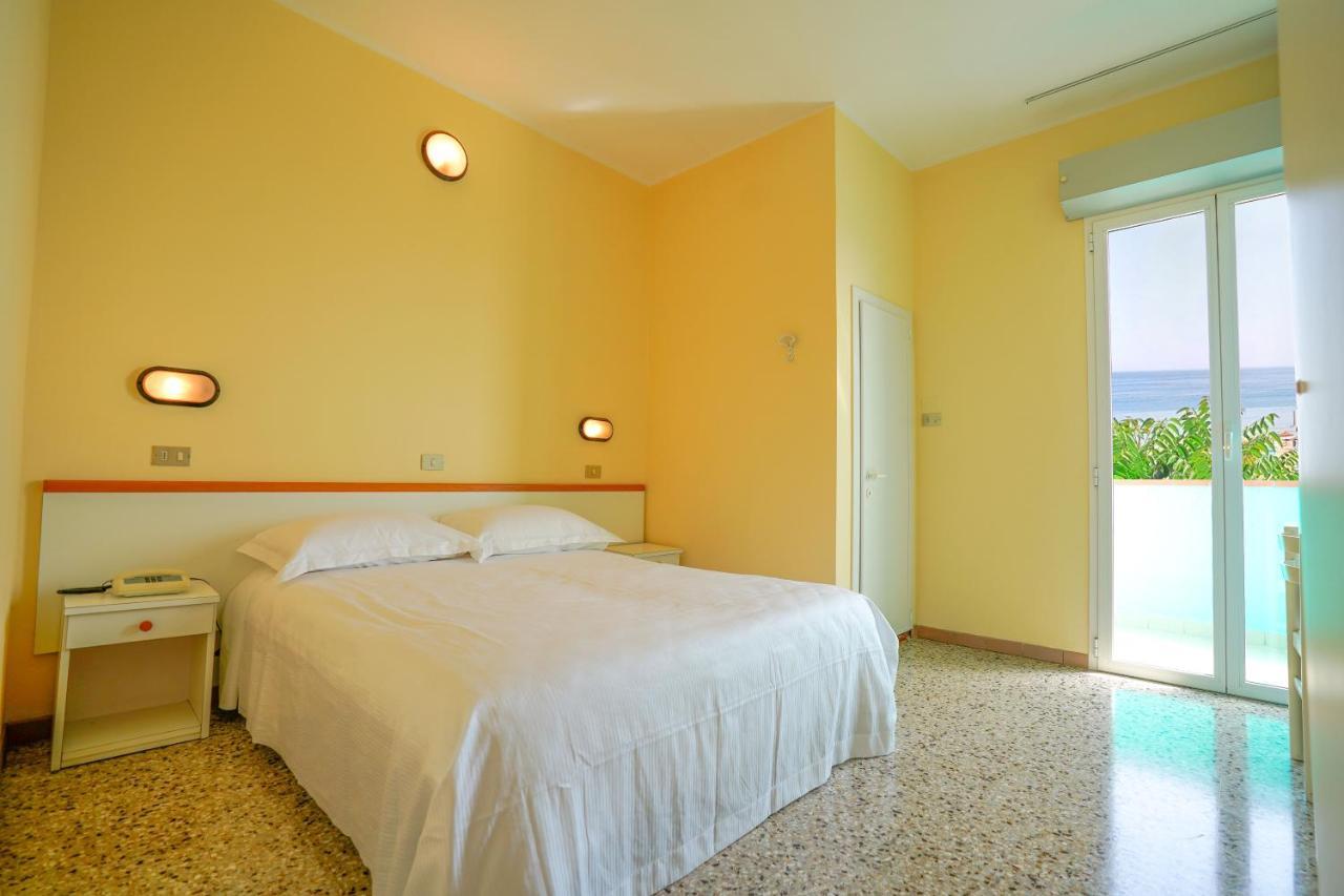 Hotel Mondial Rimini Dış mekan fotoğraf