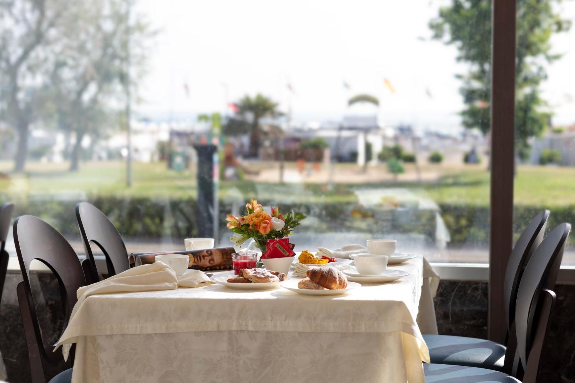 Hotel Mondial Rimini Dış mekan fotoğraf